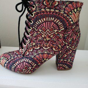 FLORAL ANKLE BOOT   SZ 7